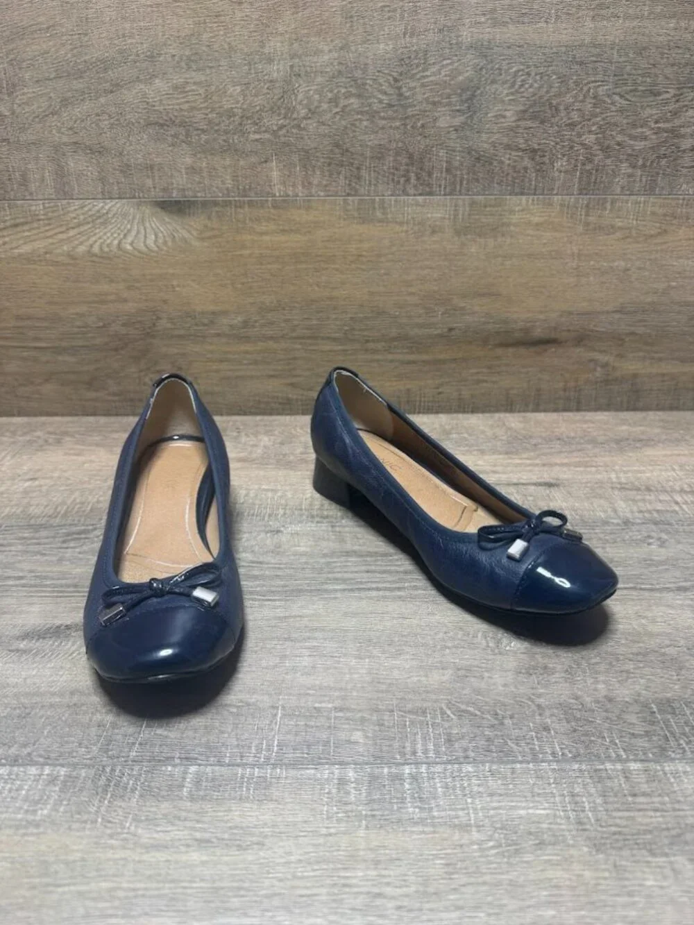 Vionic Daphne Blue Leather Cap Toe Low Heel Shoe Women's Size 6